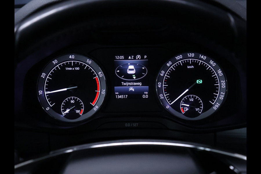 Škoda Kodiaq 1.5 TSI Sport [STOELVERWARMING, CAMERA, TREKHAAK, APPLE CARPLAY, AUTOMATISCHE VERLICHTING, NAVIGATIE, NIEUWSTAAT]