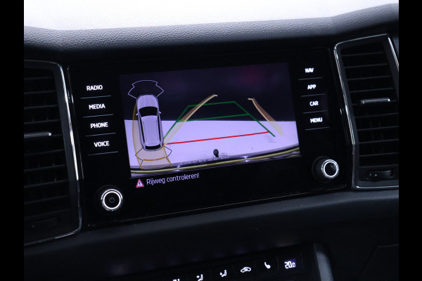 Škoda Kodiaq 1.5 TSI Sport [STOELVERWARMING, CAMERA, TREKHAAK, APPLE CARPLAY, AUTOMATISCHE VERLICHTING, NAVIGATIE, NIEUWSTAAT]