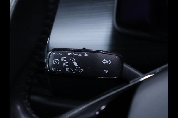 Škoda Kodiaq 1.5 TSI Sport [STOELVERWARMING, CAMERA, TREKHAAK, APPLE CARPLAY, AUTOMATISCHE VERLICHTING, NAVIGATIE, NIEUWSTAAT]