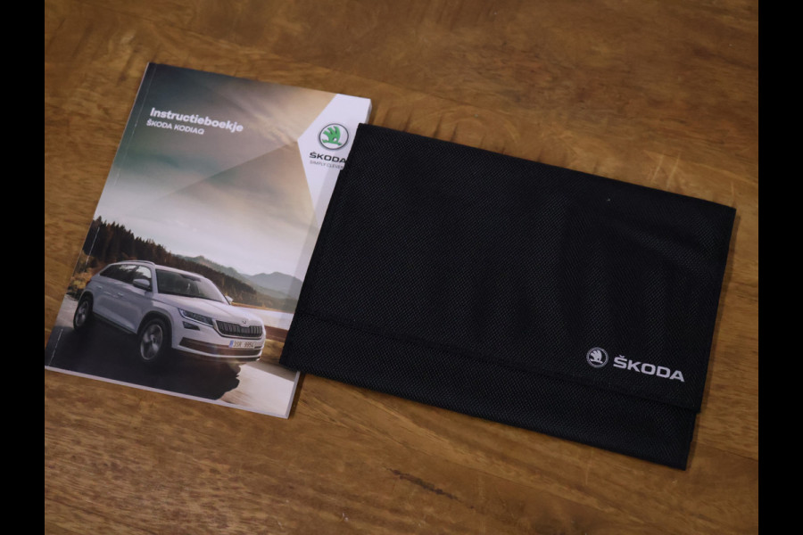 Škoda Kodiaq 1.5 TSI Sport [STOELVERWARMING, CAMERA, TREKHAAK, APPLE CARPLAY, AUTOMATISCHE VERLICHTING, NAVIGATIE, NIEUWSTAAT]
