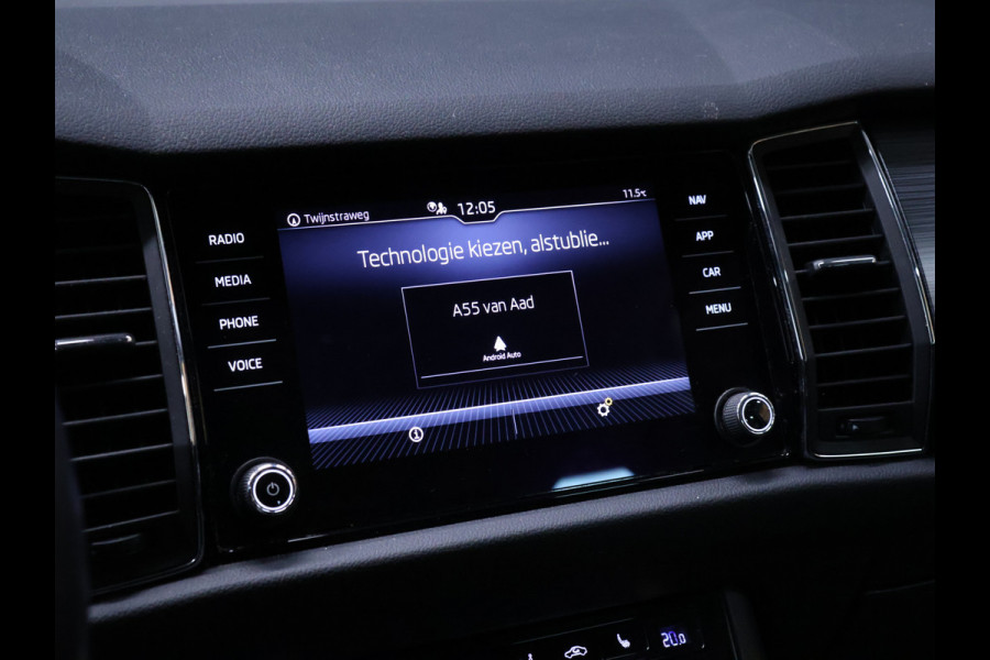 Škoda Kodiaq 1.5 TSI Sport [STOELVERWARMING, CAMERA, TREKHAAK, APPLE CARPLAY, AUTOMATISCHE VERLICHTING, NAVIGATIE, NIEUWSTAAT]
