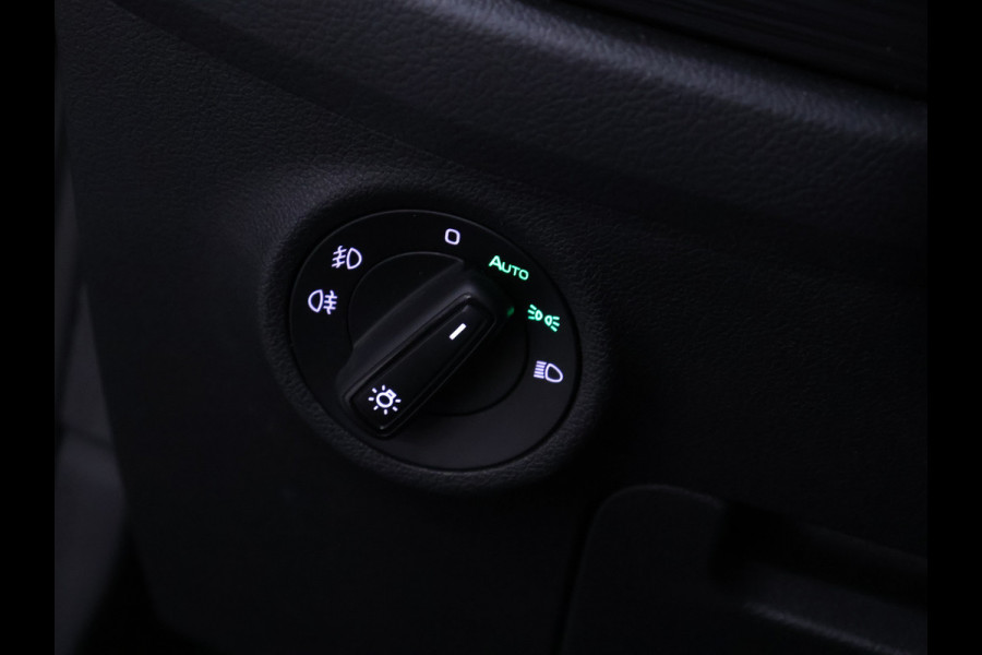 Škoda Kodiaq 1.5 TSI Sport [STOELVERWARMING, CAMERA, TREKHAAK, APPLE CARPLAY, AUTOMATISCHE VERLICHTING, NAVIGATIE, NIEUWSTAAT]