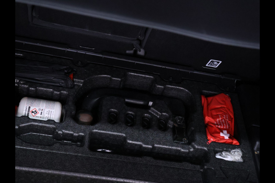 Land Rover Discovery Sport P300e 1.5 R-Dynamic HSE [CRUISE, STOELVERWAMING, STUURVERWAMING, CAMERA, APPLE CARPLAY, ELEKTRISCHE ACHTERKLEP, LANE ASSIST, MEMORY, TREKHAAK, NAVIGATIE, NIEUWSTAAT]