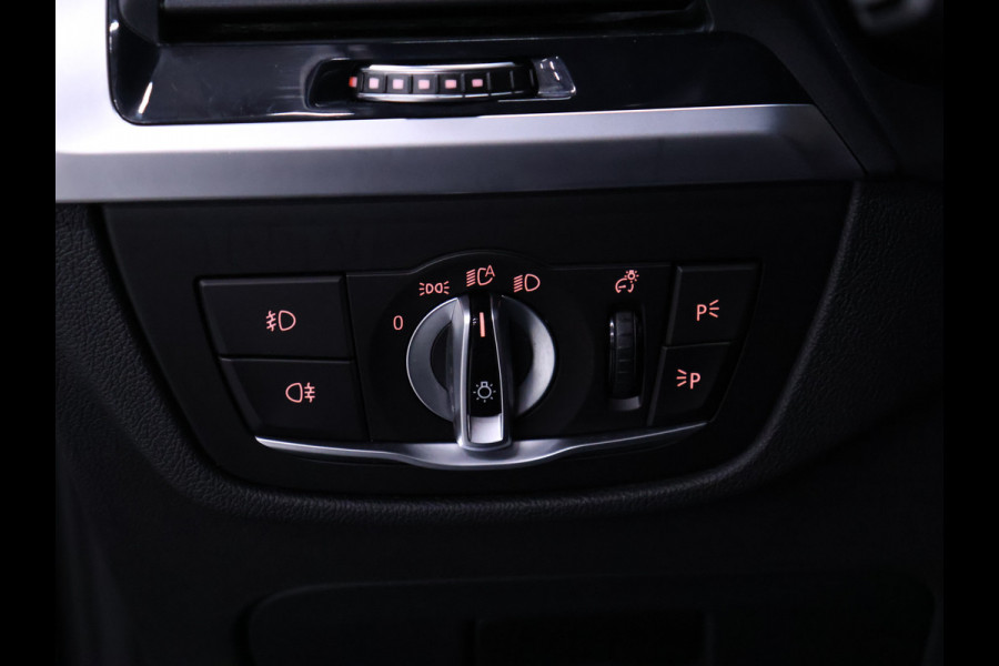 BMW X3 xDrive30e M Sport [SCHUIFKANTELDAK, LEDER, APPLE CARPLAY, CAMERA, ELEK. ACHTERKLEP, DIGITAL DASH, NAVIGATIE, CRUISE, NIEUWSTAAT]