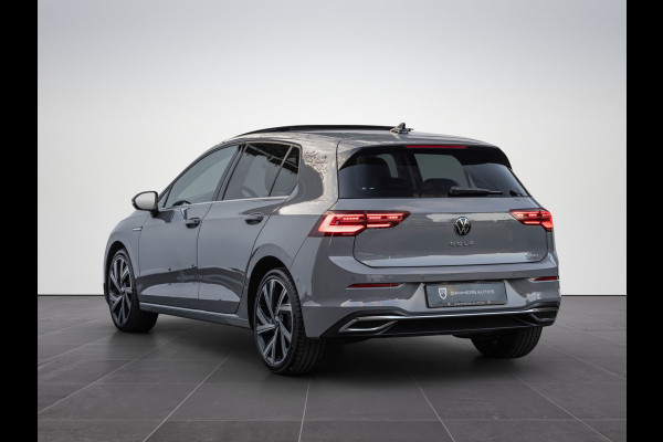 Volkswagen Golf 1.5 eTSI Style Pano LED Trekhaak Leder 18''