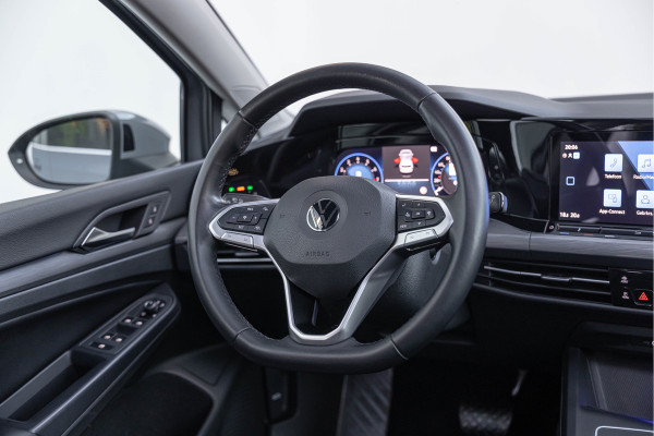 Volkswagen Golf 1.5 eTSI Style Pano LED Trekhaak Leder 18''
