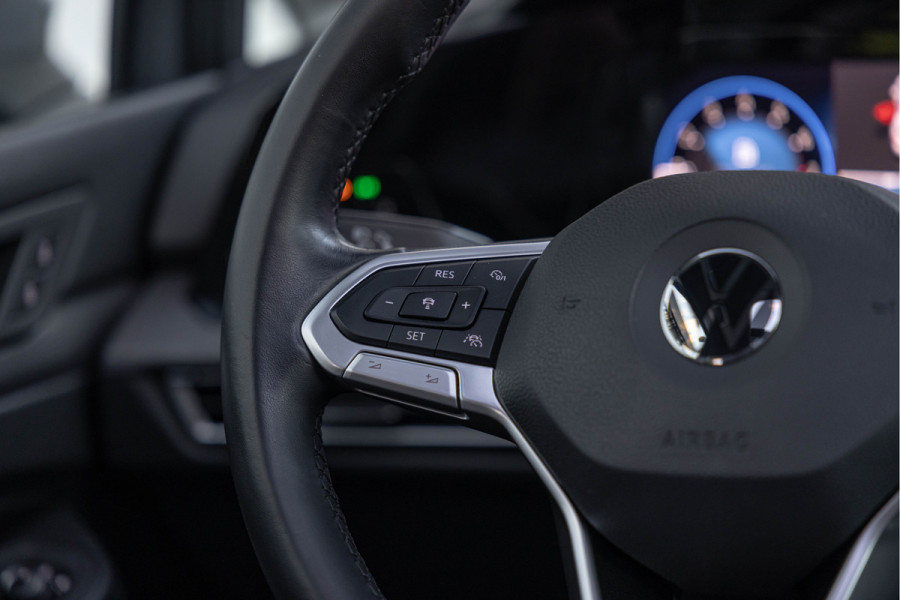 Volkswagen Golf 1.5 eTSI Style Pano LED Trekhaak Leder 18''