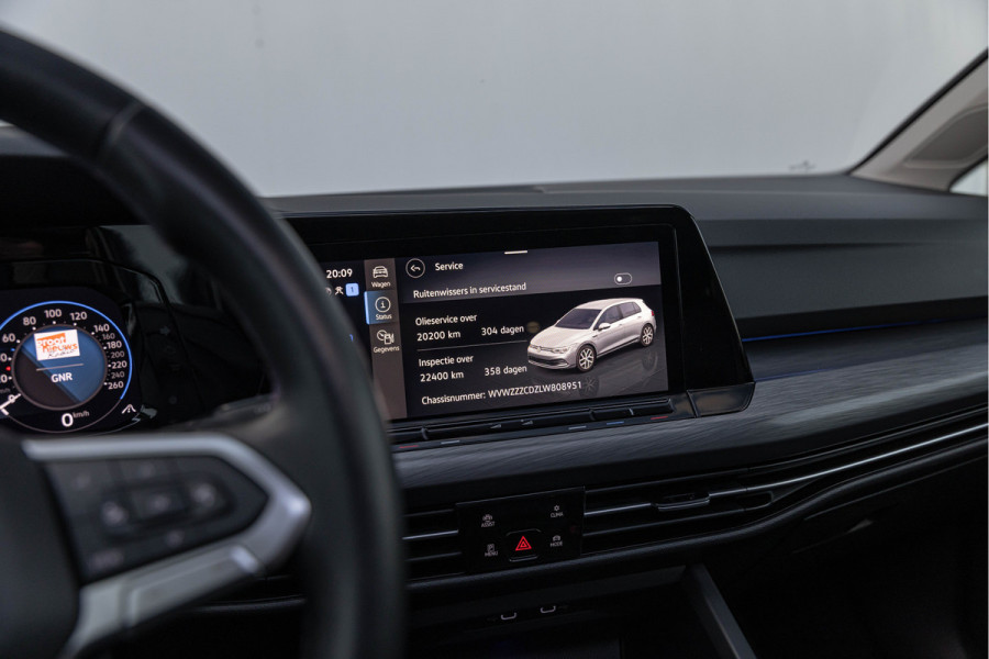 Volkswagen Golf 1.5 eTSI Style Pano LED Trekhaak Leder 18''