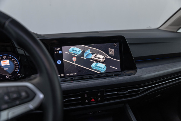 Volkswagen Golf 1.5 eTSI Style Pano LED Trekhaak Leder 18''