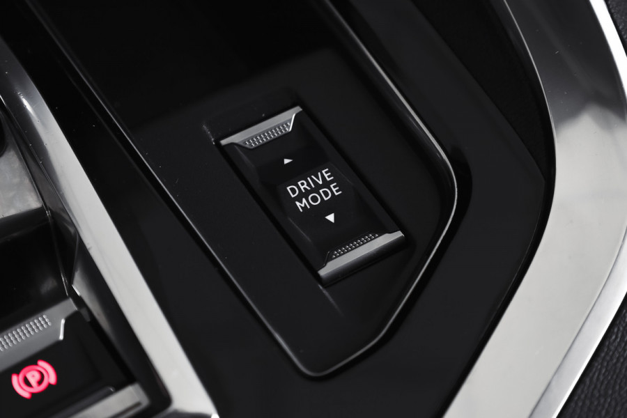 Peugeot 3008 1.6 HYbrid 225 Blue Lease Allure - Automaat Orig. NL | Dig. Cockpit | Cruise | PDC | Camera | NAV  + App. Connect | ECC | Elek. Klep | LM 17" |