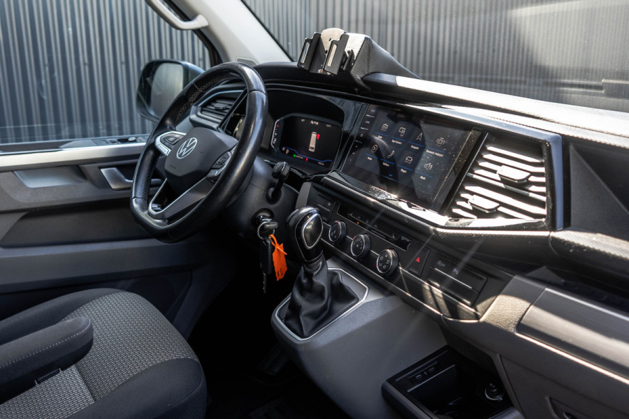 Volkswagen Transporter T6.1 2.0 TDI BULLI | L1H1 | 150PK | LED | Automaat | Camera | Carplay | PDC | Trekhaak