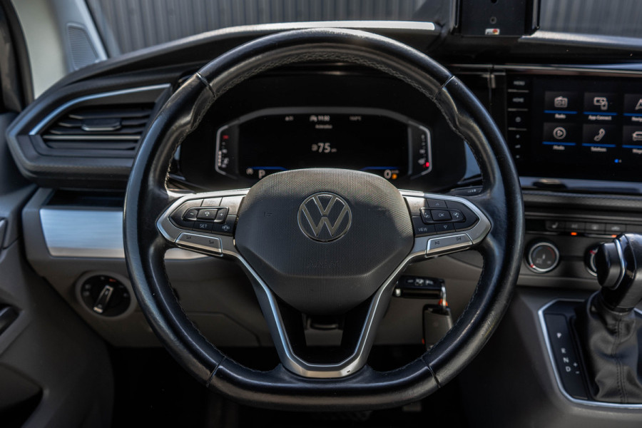 Volkswagen Transporter T6.1 2.0 TDI BULLI | L1H1 | 150PK | LED | Automaat | Camera | Carplay | PDC | Trekhaak