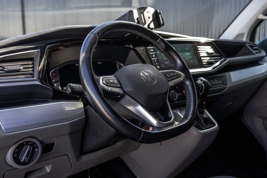 Volkswagen Transporter T6.1 2.0 TDI BULLI | L1H1 | 150PK | LED | Automaat | Camera | Carplay | PDC | Trekhaak