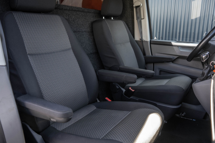 Volkswagen Transporter T6.1 2.0 TDI BULLI | L1H1 | 150PK | LED | Automaat | Camera | Carplay | PDC | Trekhaak
