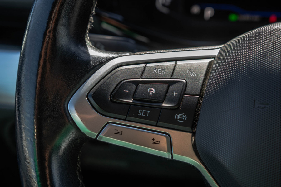 Volkswagen Transporter T6.1 2.0 TDI BULLI | L1H1 | 150PK | LED | Automaat | Camera | Carplay | PDC | Trekhaak