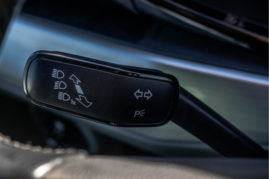 Volkswagen Transporter T6.1 2.0 TDI BULLI | L1H1 | 150PK | LED | Automaat | Camera | Carplay | PDC | Trekhaak