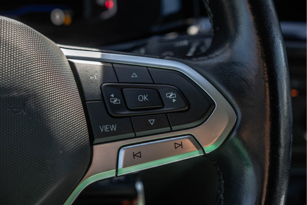 Volkswagen Transporter T6.1 2.0 TDI BULLI | L1H1 | 150PK | LED | Automaat | Camera | Carplay | PDC | Trekhaak