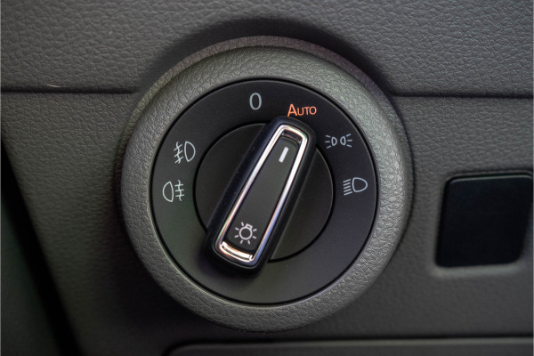 Volkswagen Transporter T6.1 2.0 TDI BULLI | L1H1 | 150PK | LED | Automaat | Camera | Carplay | PDC | Trekhaak