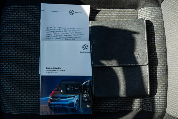 Volkswagen Transporter T6.1 2.0 TDI BULLI | L1H1 | 150PK | LED | Automaat | Camera | Carplay | PDC | Trekhaak