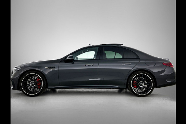 Mercedes-Benz E-Klasse AMG 53 4MATIC+ / NL Auto / Luchtvering (AMG RIDE CONTROL) / Panoramadak / Night Pakket / MBUX Superscreen / Achterasbesturing / Burmester / Plug-in hybride / Elektrisch rijbereik tot ca. 100 km /