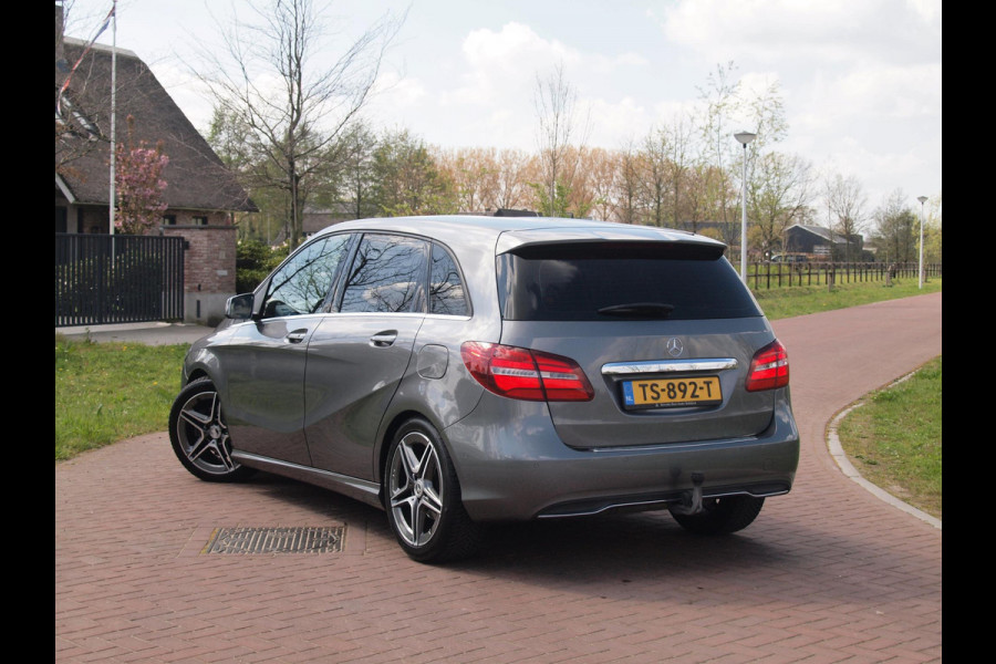 Mercedes-Benz B-Klasse 180 Business Solution Plus Upgrade Edition | Camera | Trekhaak | Stoelverwarming | LED | Cruise Control |