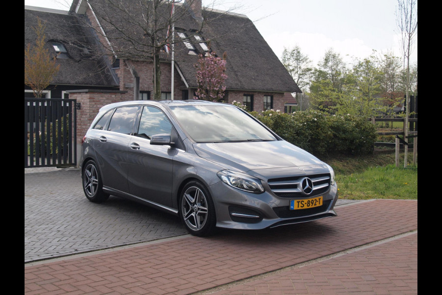 Mercedes-Benz B-Klasse 180 Business Solution Plus Upgrade Edition | Camera | Trekhaak | Stoelverwarming | LED | Cruise Control |