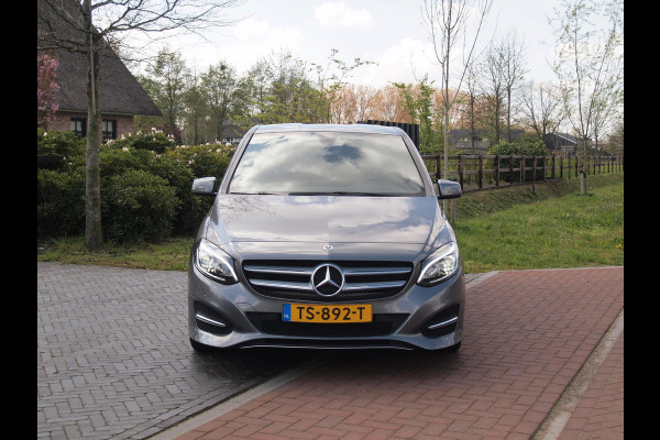 Mercedes-Benz B-Klasse 180 Business Solution Plus Upgrade Edition | Camera | Trekhaak | Stoelverwarming | LED | Cruise Control |