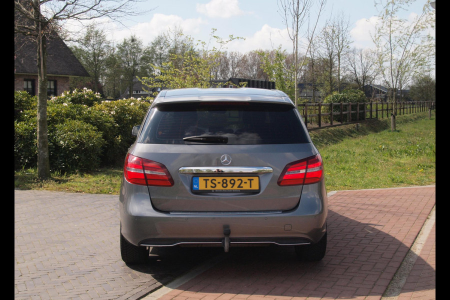 Mercedes-Benz B-Klasse 180 Business Solution Plus Upgrade Edition | Camera | Trekhaak | Stoelverwarming | LED | Cruise Control |