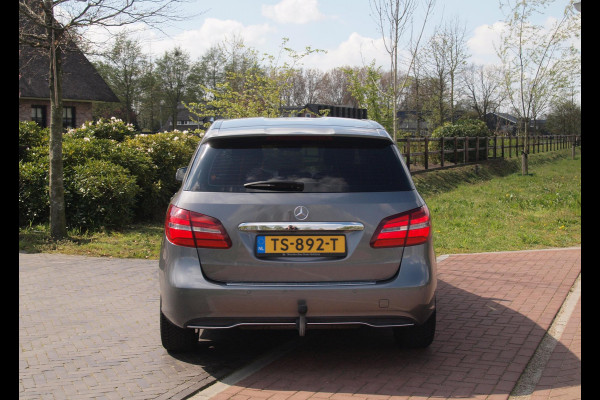 Mercedes-Benz B-Klasse 180 Business Solution Plus Upgrade Edition | Camera | Trekhaak | Stoelverwarming | LED | Cruise Control |