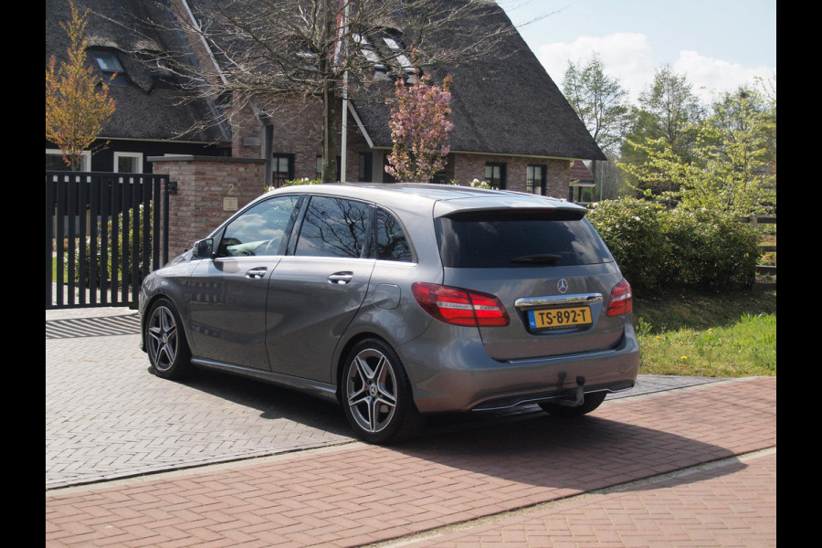 Mercedes-Benz B-Klasse 180 Business Solution Plus Upgrade Edition | Camera | Trekhaak | Stoelverwarming | LED | Cruise Control |