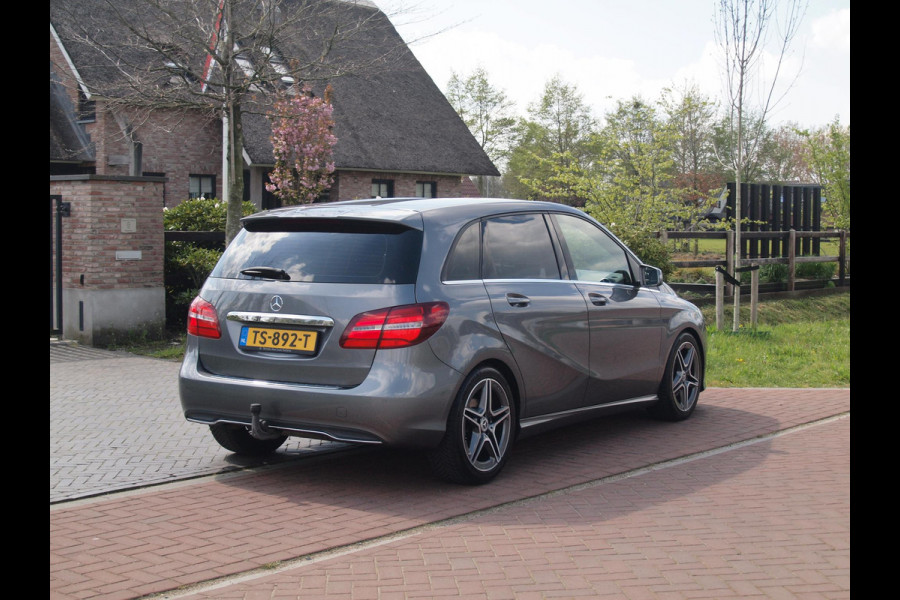 Mercedes-Benz B-Klasse 180 Business Solution Plus Upgrade Edition | Camera | Trekhaak | Stoelverwarming | LED | Cruise Control |
