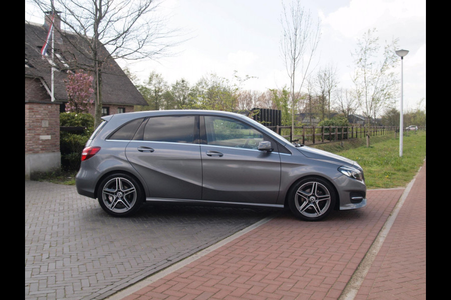 Mercedes-Benz B-Klasse 180 Business Solution Plus Upgrade Edition | Camera | Trekhaak | Stoelverwarming | LED | Cruise Control |