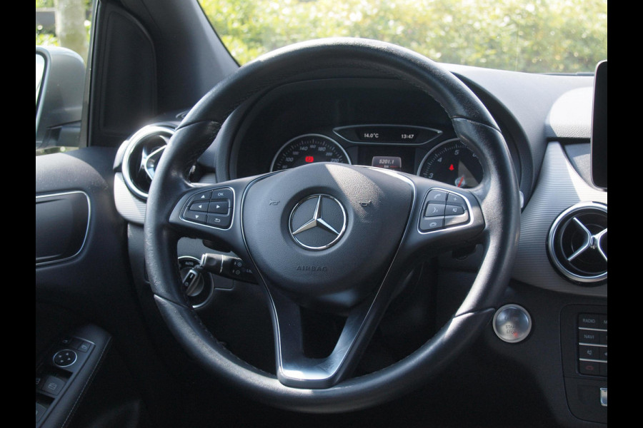 Mercedes-Benz B-Klasse 180 Business Solution Plus Upgrade Edition | Camera | Trekhaak | Stoelverwarming | LED | Cruise Control |