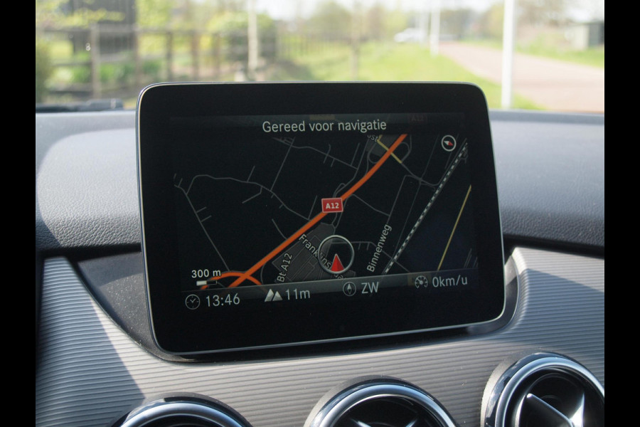 Mercedes-Benz B-Klasse 180 Business Solution Plus Upgrade Edition | Camera | Trekhaak | Stoelverwarming | LED | Cruise Control |