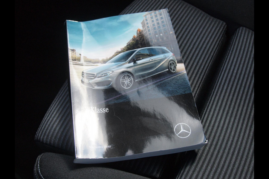 Mercedes-Benz B-Klasse 180 Business Solution Plus Upgrade Edition | Camera | Trekhaak | Stoelverwarming | LED | Cruise Control |