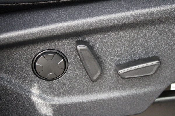 Ford Tourneo Custom 340 2.5 PHEV L2H1 Titanium X 232pk - ACC - Pano - B&O - Elek. schuifdeuren - 360 camera - Elek-Trekhaak - Prijs excl. BTW