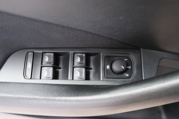 Škoda SCALA 1.0 TSI Sport Business Automaat - N.A.P. Airco, Cruise, PDC, Camera, Navi, Carplay, Trekhaak.