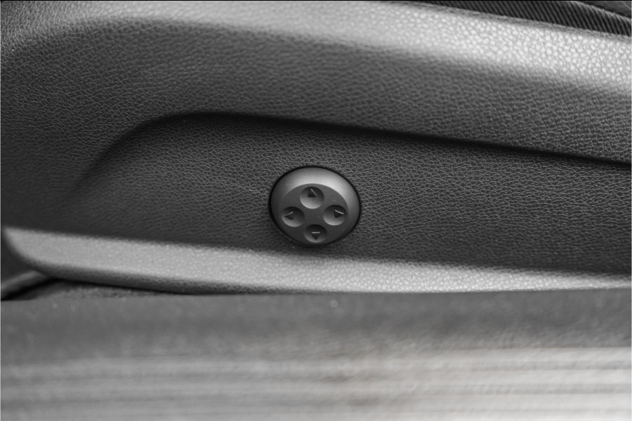 Mercedes-Benz E-Klasse Cabrio 200 AMG Line Camera Memory Nekverwarming CarPlay