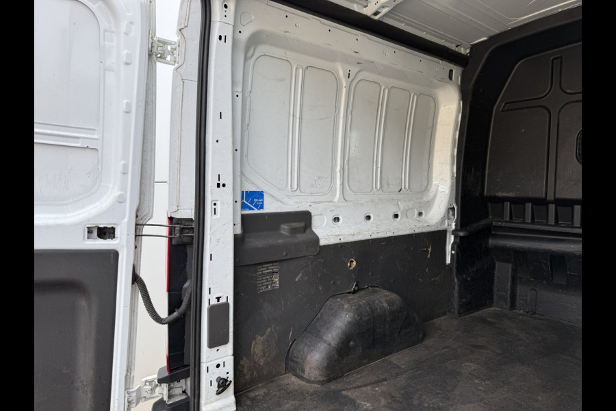 Ford Transit DC 2.0 TDCI L3H2 130PK 6- persoons Dubbele cabine L3H2 Trekhaak Parkeersensoren voor