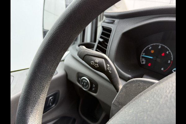 Ford Transit DC 2.0 TDCI L3H2 130PK 6- persoons Dubbele cabine L3H2 Trekhaak Parkeersensoren voor