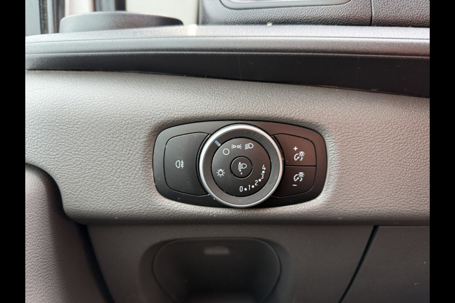 Ford Transit DC 2.0 TDCI L3H2 130PK 6- persoons Dubbele cabine L3H2 Trekhaak Parkeersensoren voor