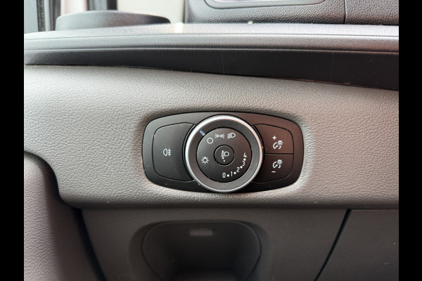 Ford Transit DC 2.0 TDCI L3H2 130PK 6- persoons Dubbele cabine L3H2 Trekhaak Parkeersensoren voor