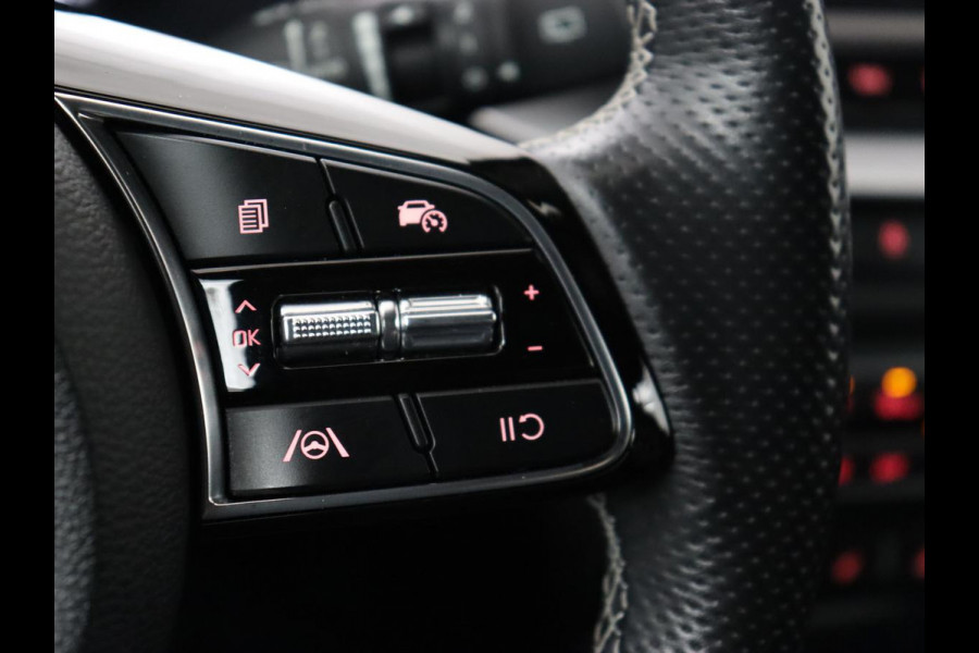 Kia Ceed 1.0 T-GDi GT-Line | Panoramadak | Leder/Alcantara | Stoelverwarming | Carplay | Keyless | Stuurverwarming | Digital Cockpit | Sportstoelen | Navigatie | Full LED | Camera | Dodehoek detectie