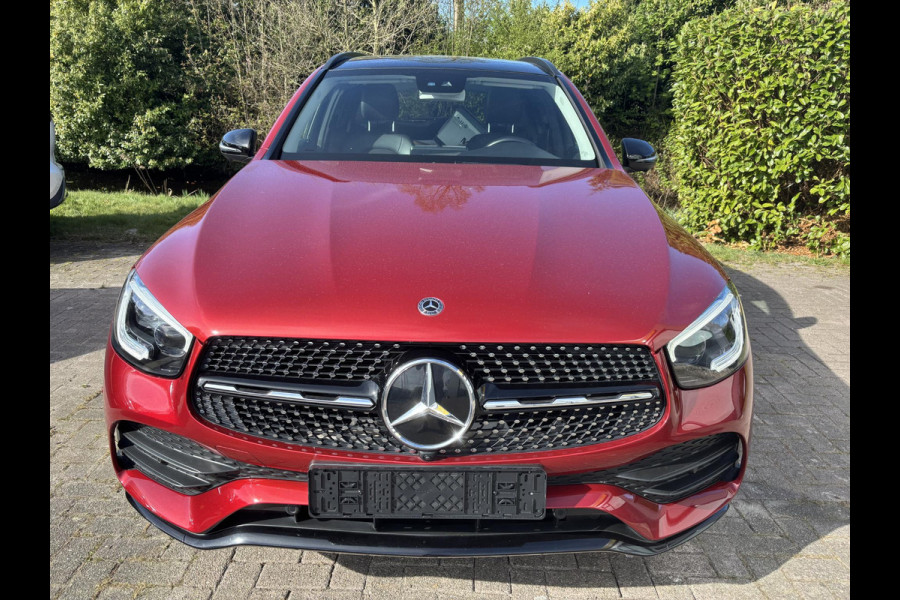 Mercedes-Benz GLC 300e 4MATIC AMG Line | PHEV | Plug-in Hybride | 320pk | Panoramadak | Stoelverwarming | 360 camera | Burmester audio
