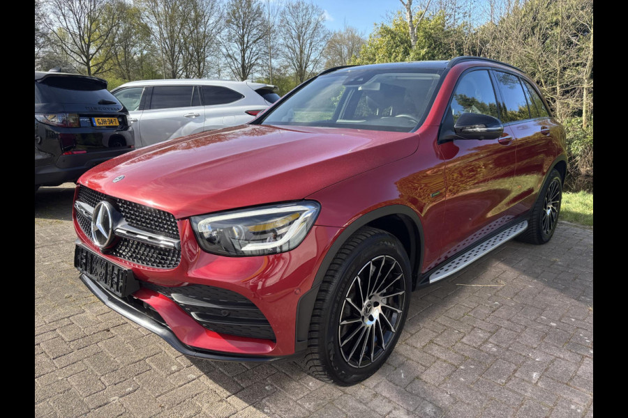Mercedes-Benz GLC 300e 4MATIC AMG Line | PHEV | Plug-in Hybride | 320pk | Panoramadak | Stoelverwarming | 360 camera | Burmester audio