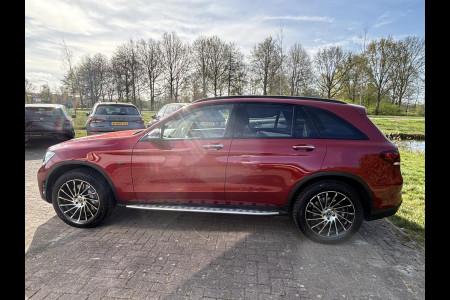 Mercedes-Benz GLC 300e 4MATIC AMG Line | PHEV | Plug-in Hybride | 320pk | Panoramadak | Stoelverwarming | 360 camera | Burmester audio