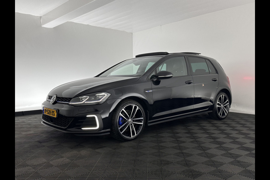 Volkswagen Golf 1.4 TSI PHEV GTE (Plug-in) Aut. *PANO | ADAPTIVE-CRUISE | FULL-LED | DIGI-COCKPIT | BLINDSPOT | HEATED-SPORTSEATS | KEYLESS | NAVI-FULLMAP | AMBIENT-LIGHT | SHIFT-PADDLES | PRIVACY-GLASS | ECC | PDC | 18''ALU*