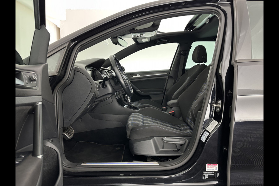 Volkswagen Golf 1.4 TSI PHEV GTE (Plug-in) Aut. *PANO | ADAPTIVE-CRUISE | FULL-LED | DIGI-COCKPIT | BLINDSPOT | HEATED-SPORTSEATS | KEYLESS | NAVI-FULLMAP | AMBIENT-LIGHT | SHIFT-PADDLES | PRIVACY-GLASS | ECC | PDC | 18''ALU*