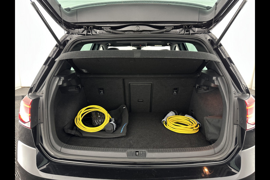 Volkswagen Golf 1.4 TSI PHEV GTE (Plug-in) Aut. *PANO | ADAPTIVE-CRUISE | FULL-LED | DIGI-COCKPIT | BLINDSPOT | HEATED-SPORTSEATS | KEYLESS | NAVI-FULLMAP | AMBIENT-LIGHT | SHIFT-PADDLES | PRIVACY-GLASS | ECC | PDC | 18''ALU*