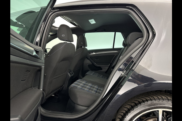 Volkswagen Golf 1.4 TSI PHEV GTE (Plug-in) Aut. *PANO | ADAPTIVE-CRUISE | FULL-LED | DIGI-COCKPIT | BLINDSPOT | HEATED-SPORTSEATS | KEYLESS | NAVI-FULLMAP | AMBIENT-LIGHT | SHIFT-PADDLES | PRIVACY-GLASS | ECC | PDC | 18''ALU*